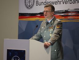 Oberst Wüstner auf einer DBwV-Tagung. Im Interview mit dem WDR sprach der Bundesvorsitzende des Deutschen BundeswehrVerbandes erneut Klartext. Foto: DBwV/Yann Bombeke