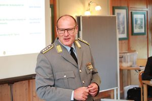 Hauptmann Oliver Hartmann begrüßt zu seiner ersten Tagung als Bezirksvorsitzender Foto: DBwV/Kaminsky
