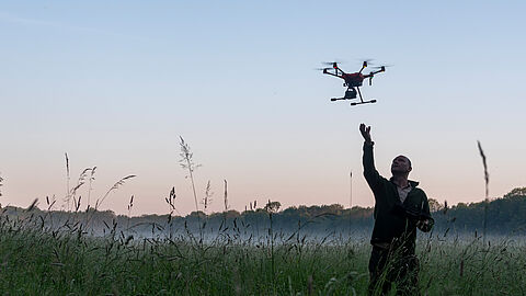 Einsatz in der Landwirtschaft: Hightech-Drohnen werden schon lange nicht nur für militärische Zwecke eingesetzt. Foto: picture alliance/dpa-Zentralbild/Stephan Schulz