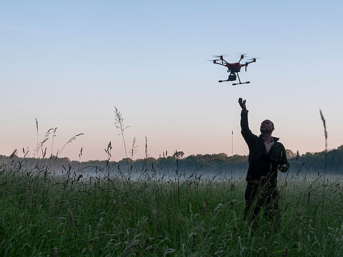 Einsatz in der Landwirtschaft: Hightech-Drohnen werden schon lange nicht nur für militärische Zwecke eingesetzt. Foto: picture alliance/dpa-Zentralbild/Stephan Schulz