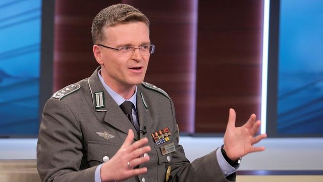 Oberst André Wüstner hat in der Talksendung "Anne Will" wie gewohnt Klartext geredet. Foto: NDR/Wolfgang Borrs