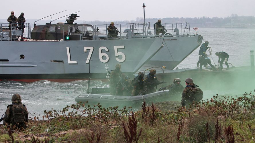 Soldaten des Seebataillons bei einer Evakuierungsübung: Laut Tagesbefehl des GI wird die Verlegung von Marineinfanteriekräften nach Litauen geprüft. Foto: Bundeswehr/Björn Wilke