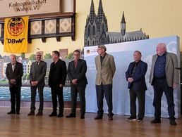 Zahlreiche Mitgliederehrungen nahmen der DBwV-Bundesvorsitzende und der Landesvorsitzende West beim Festakt zum 55jährigen Bestehen der KERH Köln vor. Foto: N. Gerdes