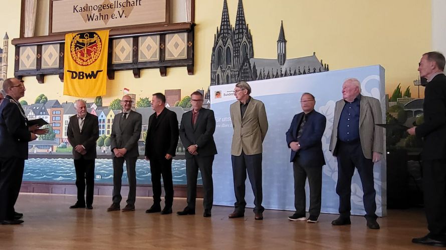Zahlreiche Mitgliederehrungen nahmen der DBwV-Bundesvorsitzende und der Landesvorsitzende West beim Festakt zum 55jährigen Bestehen der KERH Köln vor. Foto: N. Gerdes