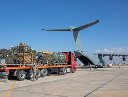  Beladung des Transportfliegers A400M in Al-Asrak/Jordanien Foto: DBwV/Hepner