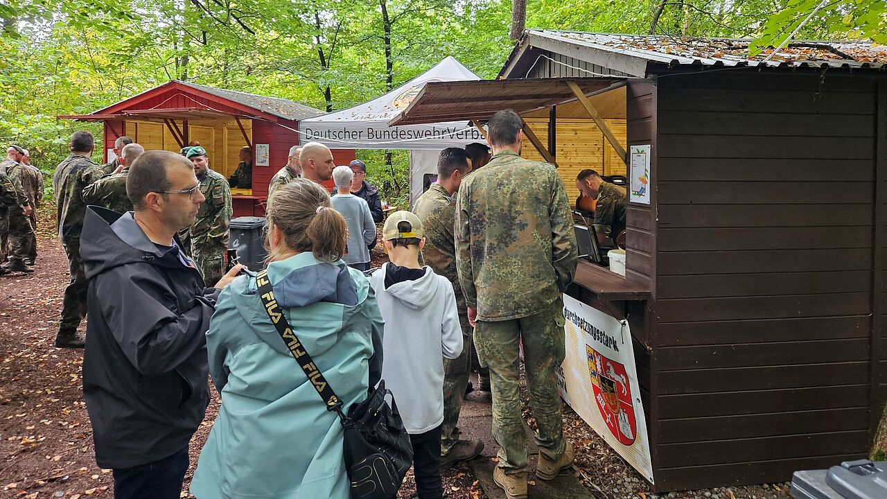 Das Sommerfest der TruKa PzTrS verband geselliges Beisammensein mit sozialem Engagement. Foto: DBwV