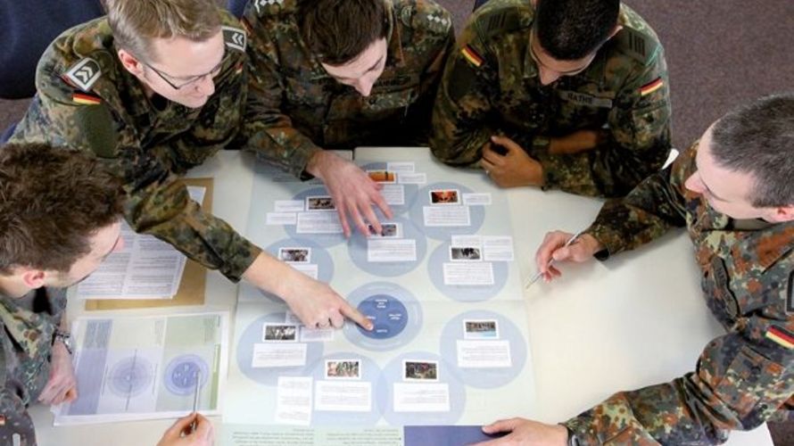 Die Regularien zum Soldatenbeteiligungsgesetz liegen auf dem Tisch, nun sollte ein gutes Miteinander gelingen. Foto: Bundeswehr/Faller