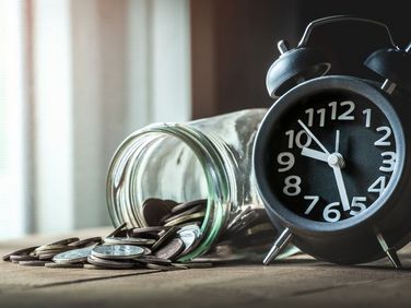 Bei den Tarifverhandlungen für den Bund und die Kommunen geht es zum einen um höhere Entgelte und zum anderen um bessere Arbeitszeitregelungen für die Beschäftigten. Foto: Fotolia