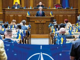 Jens Stoltenberg spricht in der Verkhovna Rada in Kiew. Einer der Streitpunkte der Allianz: Wie schnell soll die Ukraine Mitglied werden? Foto: NATO