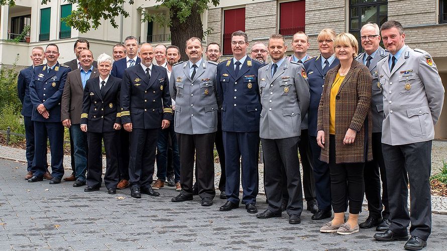 In Berlin: Die Teilnehmer der Info-Tagung Rüstung. Foto: DBwV/Bombeke