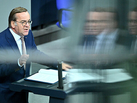 Für Verteidigungsminister Boris Pistorius kann auch eine Bedarfswehrpflicht Thema werden, wenn die Freiwilligkeit, auf der das Wehrdienst-Modernisierungsgesetz basiert, nicht ausreicht. Foto: picture alliance/dpa/Christoph Gateau