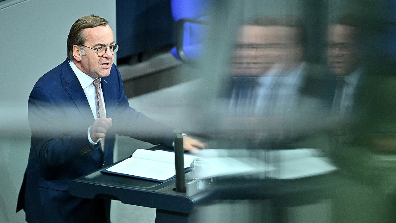 Für Verteidigungsminister Boris Pistorius (SPD) kann auch eine Bedarfswehrpflicht Thema werden, wenn die Freiwilligkeit, auf der das Wehrdienst-Modernisierungsgesetz basiert, nicht ausreicht. Foto: picture alliance/dpa/Christoph Gateau 