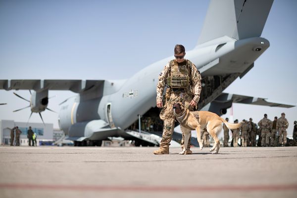 Komplexe Mission: Bundeswehrsoldaten auf dem Flughafen von Taschkent in Usbekistan. Foto: Bundeswehr