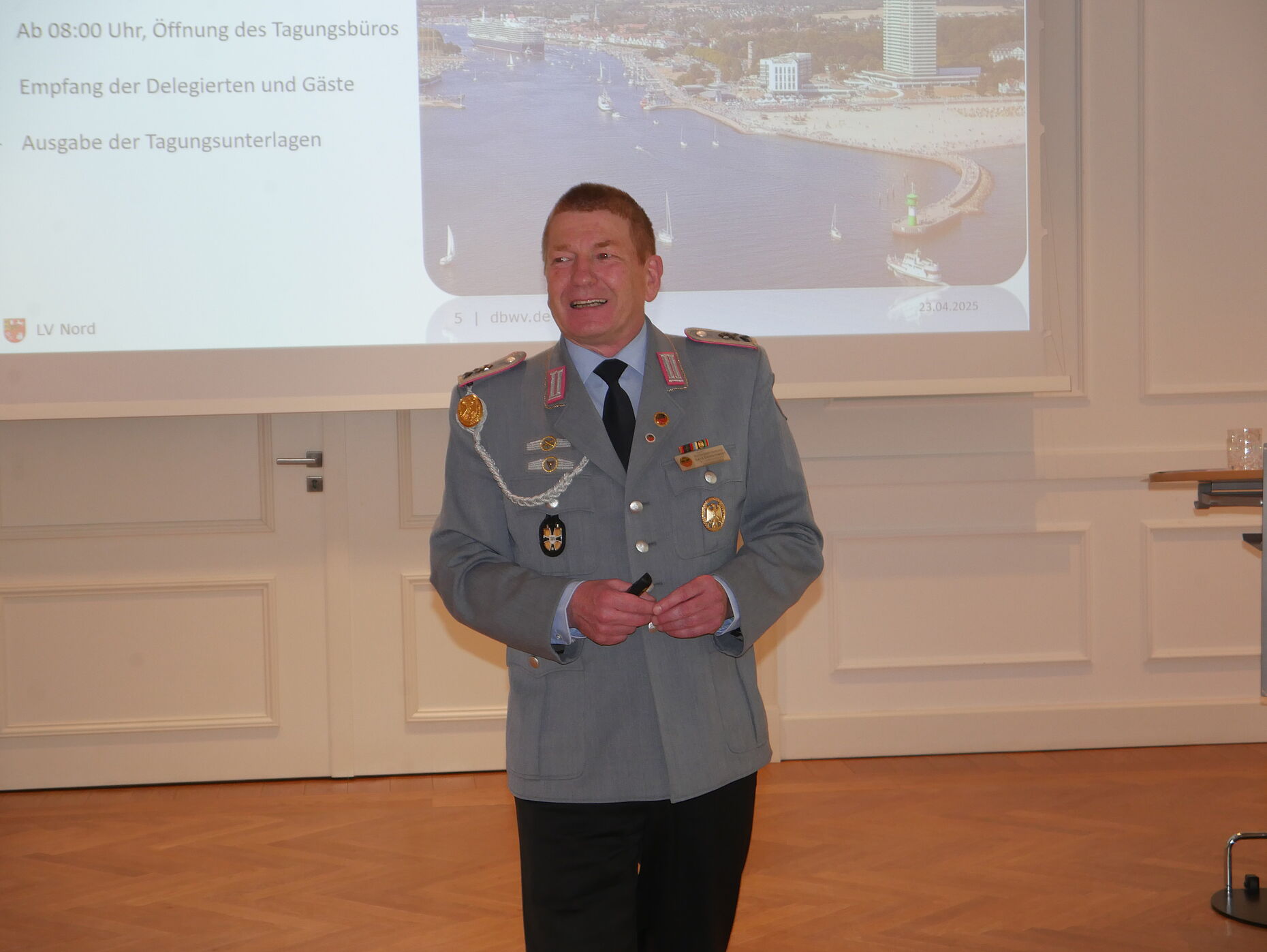 Gerd Dombrowski erläuterte die Abläufe bei der Landesversammlung Nord. Foto: DBwV