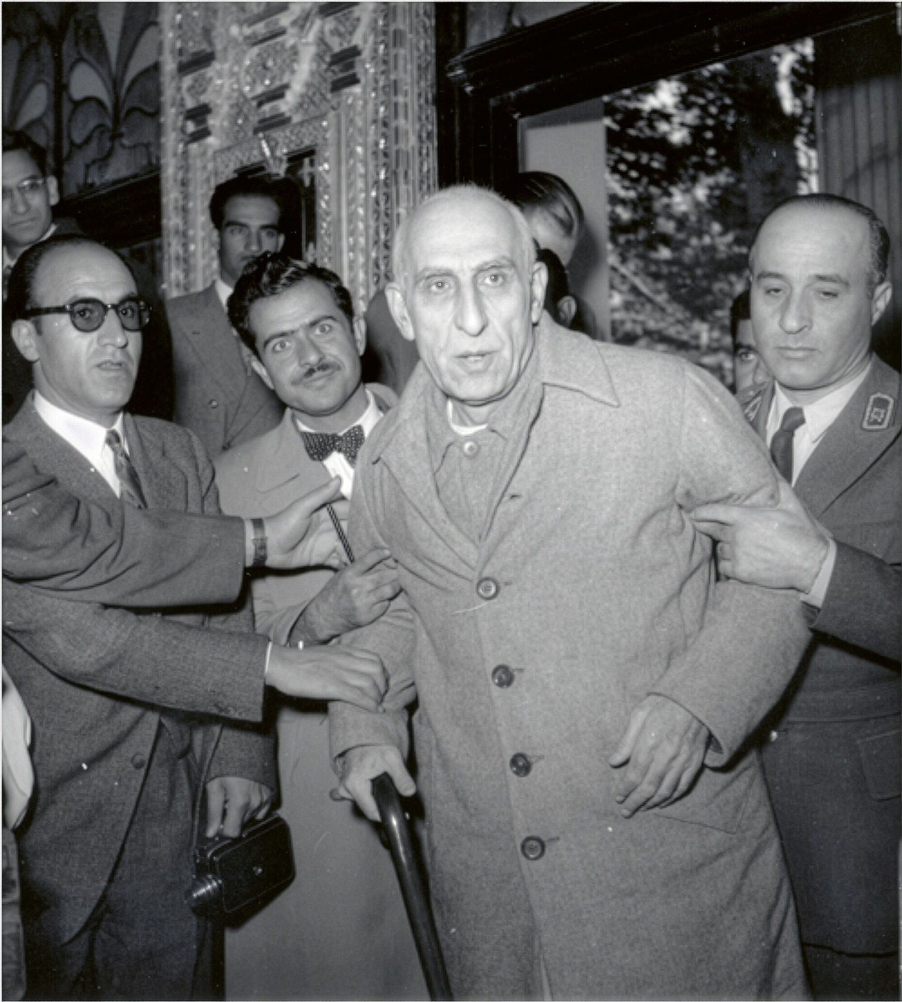 Mohammad Mossadegh, Premierminister im Iran, der in einer Operation britischer und US-amerikanischer Geheimdienste 1953 gestürzt wurde, weil er zuvor eine britische Öl-Gesellschaft verstaatlicht hatte. Foto: Wikipedia