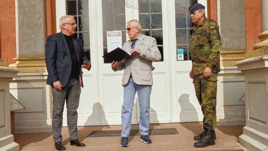 Vorsitzender Ralph Bender (v.l.), Dieter Weigand und Bezirksvorsitzender Matthias Schneider. Foto: KERH Bruchsal