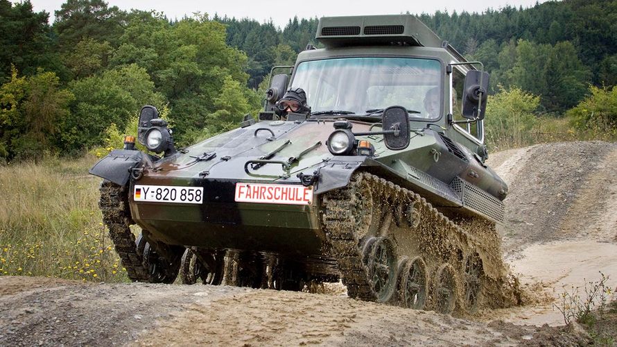 Fahrschulfahrt auf dem Übungsplatz: Fahrlehrer erhalten die Außendienstzulage künftig auch für Prüfungsfahrten Foto: Bundeswehr/Andreas Bienert