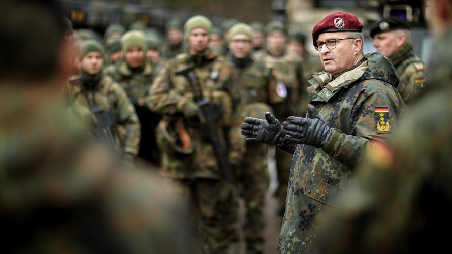 General Eberhard Zorn sagte der "Welt am Sonntag", dass er aufgrund der Kosten der Corona-Pandemie mit möglichen Einschnitten im Verteidigungshaushalt rechnet. Foto: Bundeswehr/photothek.net/Thomas Imo