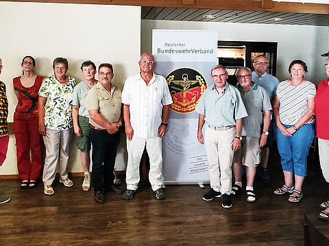 Der neue Vorstand der selbständigen Kameradschaft ERH Achern mit dem neuen Vorsitzenden, Oberstleutnant a.D. Jens-Günter Claussen (6.v.l.). Foto: Jens-Günter Claussen