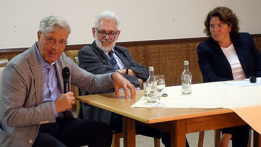 Norbert Röttgen, Thomas Sohst und Kerstin Vieregge mahnten eine Stärkung der europäischen Rolle in der Sicherheitspolitik an. Foto: Wahlkreisbüro Vieregge