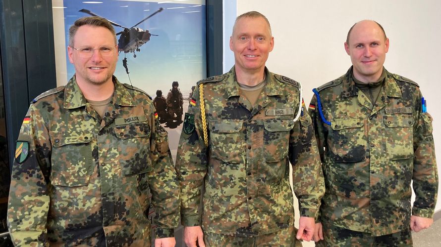 Der geschäftsführende Vorstand der TruKa Hagenew : Hauptmann Jens Pollok (von links), Oberstabsfeldwebel Gerald Hinz, Stabsunteroffizier Steffen Schröder. Foto: Walter Trump