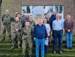 Die anwesenden Mandatsträger der StOKa, mit Wahlleiter und Geehrten. Foto: DBwV