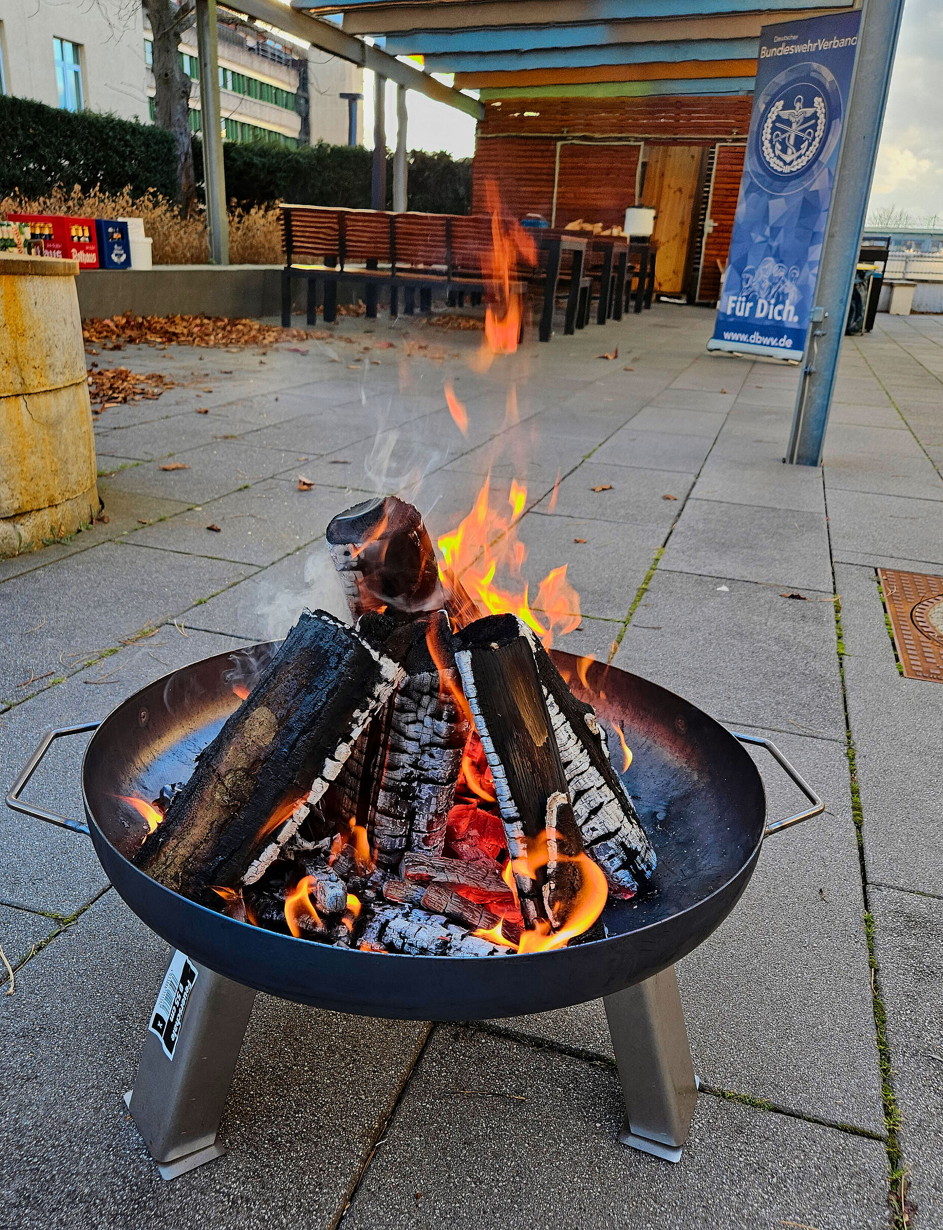 Umtrunk an der Feuerschale" auf dem Grillplatz der Theodor-Heuss-Kaserne. Foto: Ralf Pieper