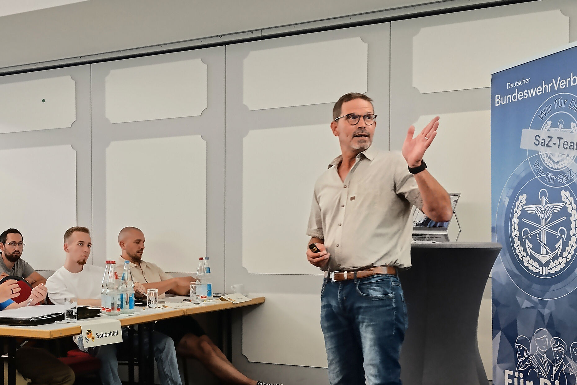 Brachte seine persönlichen Erfahrungen ein: Felix Klein, Gründer der Plattform „Dienstzeitende.de". Fotos: Martin Funk