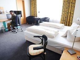 In Hotels und Kasernen werden die Frauen und Männer, die in den Auslandseinsatz müssen, für die Quarantäne untergebracht. Symbolbild: dpa/Roland Weihrauch