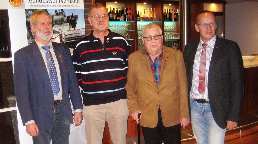 v.l.: Siegfried  Jäger, Uwe Burmeister, Theo Osterkamp und Uwe  Schenkel (Foto: KERH Barme-Verden)