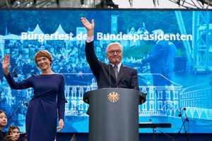 Bundespräsident Frank-Walter Steinmeier und seine Ehefrau Elke Büdenbender. Foto: Henning Schacht