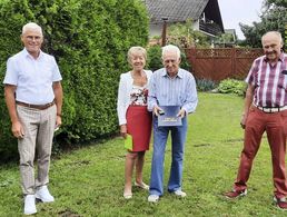 Nach der Ehrung: Vorsitzender Armin Rother (v.l.), Ehefrau Helga Kern und Karl Heinz Kern, Rainer Schwab. Foto: DBwV
