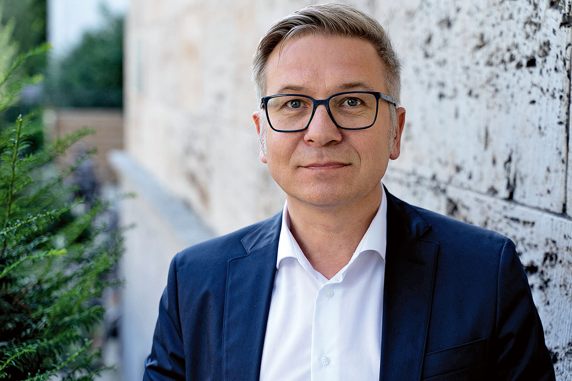 Dr. Josef Braml ist Politikwissenschaftler, USA-Experte und European Director der Trilateral Commission. Zuletzt sind beim Verlag C.H.Beck sein zusammen mit Mathew Burrows verfasstes Buch „Die Traumwandler. Wie China und die USA in einen neuen Weltkrieg schlittern“ und sein Bestseller „Die transatlantische Illusion. Die neue Weltordnung und wie wir uns darin behaupten können“ erschienen. In ihrem neuen Buch „World to Come – The Return of Trump and the End of the Old Order“ beschreiben Braml und Burrows die Gefahren und Chancen der neu entstehenden Weltordnung. Foto: DGAP