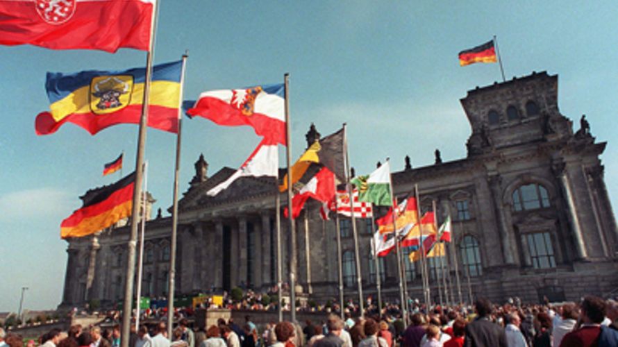 Feierlichkeiten zum 3. Oktober vor dem Reichstagsgebäude.