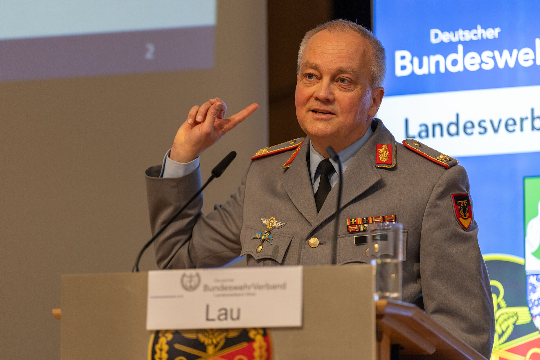 Durch die Parallelität der der Ziele wird der Mangel verschärft betont der Beauftragte des Generalinspekteurs der Bundeswehr für Erziehung und Ausbildung Brigadegeneral Matthias Lau. Foto: DBwV/Sarina Flachsmeier