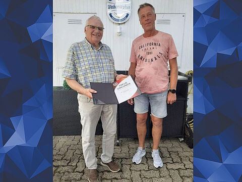 Der Jubilar Herbert Betz mit seinem Kameradschaftsvorsitzenden Bodo Bettge-Reddöhl. Foto: LV Nord