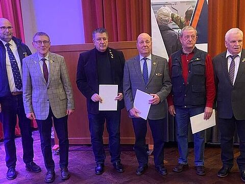 Die Teilnehmer am Elbufer in Magdeburg. Foto: DBwV