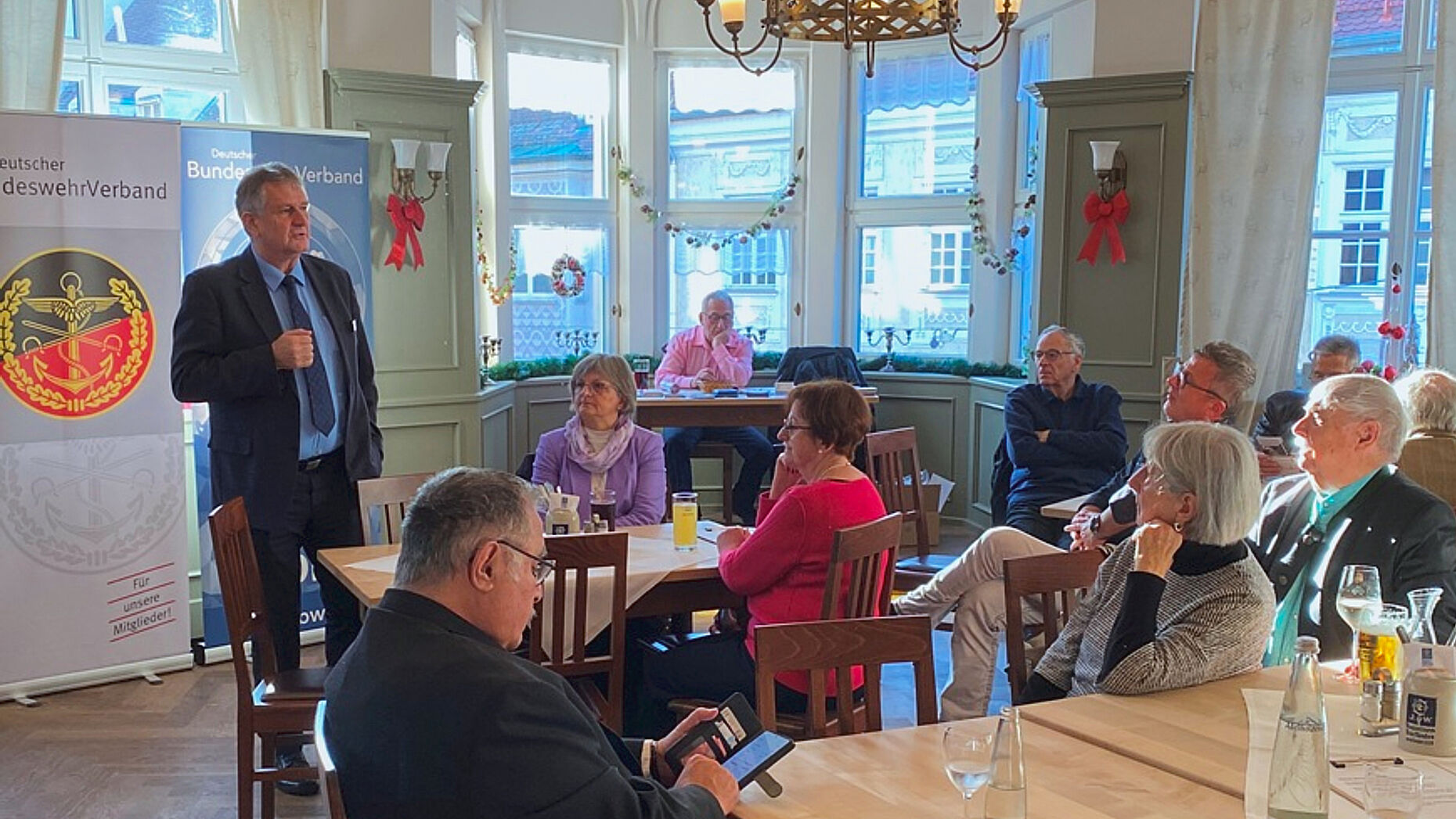 Oberstabsfeldwebel a.D. Bernhard Hauber informierte über Ergebnisse der 22. Hauptversammlung. Foto: li