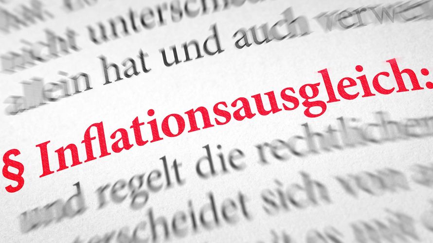 Arbeitnehmer in Elternzeit erhielten bisher keinen tarifvertraglichen Inflationsausgleich. Das Arbeitsgericht Essen entschied, dass diese Regelung rechtswidrig ist.