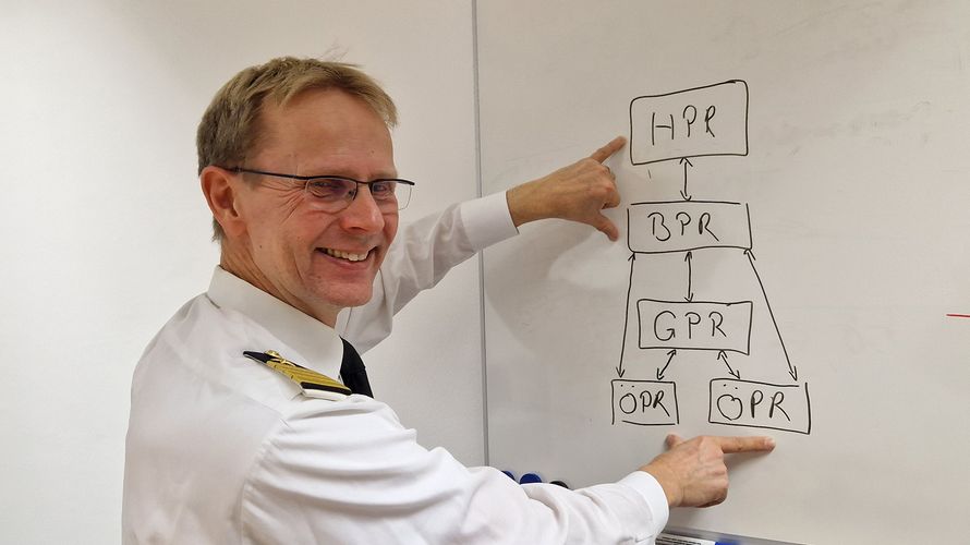 Kapitän zur See Kai-Uwe Tetzlaff in der Hanse-Kaserne in Rostock, dem Dienstsitz des Marinekommandos. Foto: DBwV/Hahn