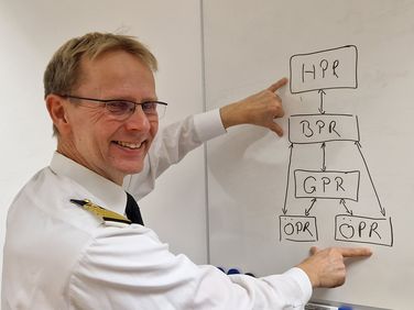 Kapitän zur See Kai-Uwe Tetzlaff in der Hanse-Kaserne in Rostock, dem Dienstsitz des Marinekommandos. Foto: DBwV/Hahn