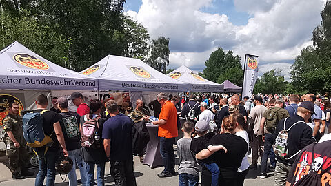 Richtig viel los: Am Stand des Deutschen BundeswehrVerbandes in Munster, der „Hauptstadt des Heeres“. Foto: LV Nord