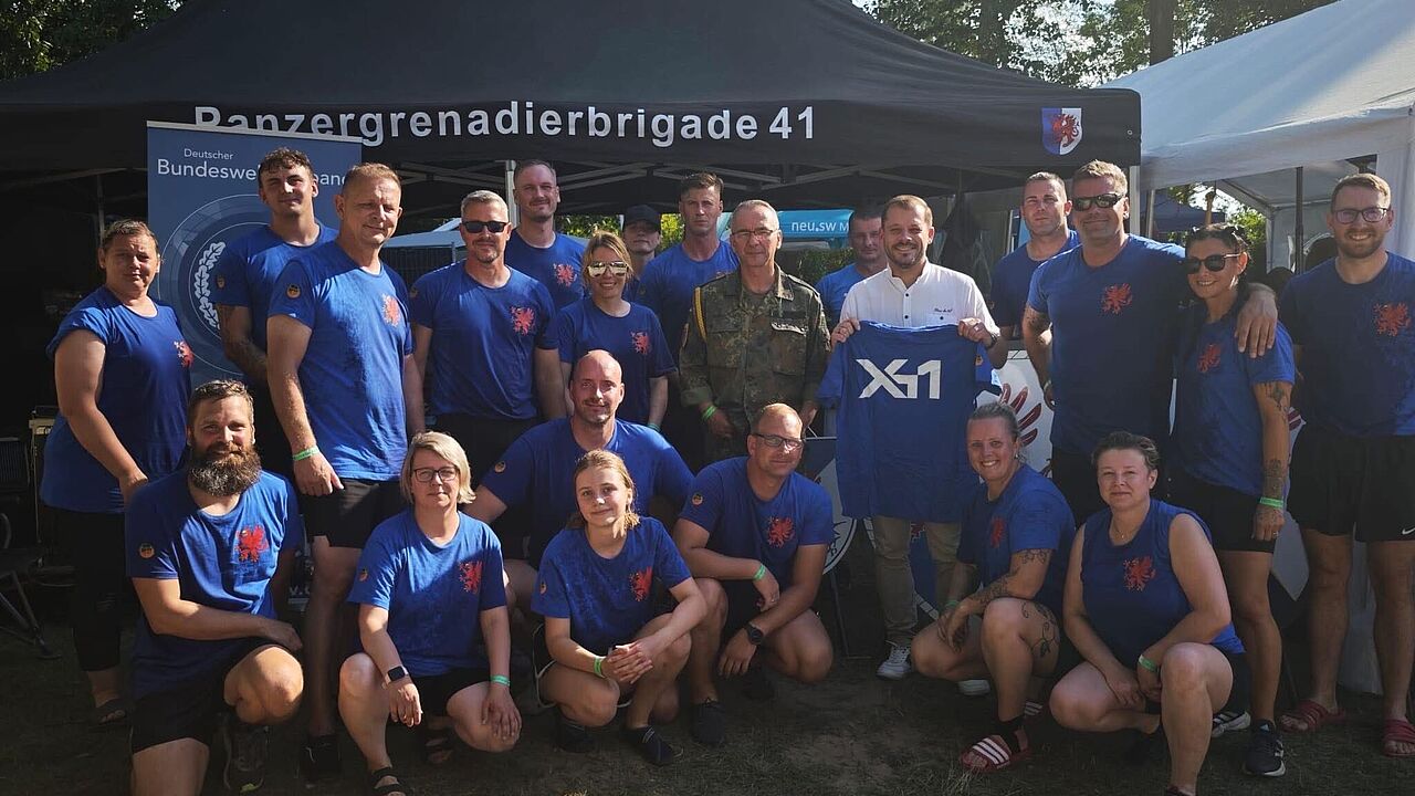 Bis ins Finale schaffte es die Besatzung des Bootes „The Griffin“ aus dem Stab der Panzergrenadierbrigade 41. Foto: Holger Schmidt