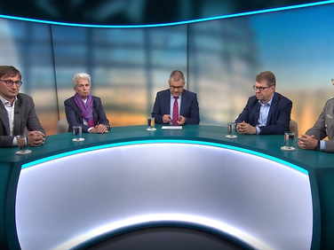 In der Phoenix-Runde diskutierte der Bundesvorsitzende, Oberst André Wüstner (r.) mit Prof. Sönke Neitzel (l.), Marie-Agnes Strack-Zimmermann (FDP), Moderator Alexnder Kähler (M.) und Ralf Stegner (SPD) über Begriffe wie "Kriegstüchtigkeit", "Resilienz" und "Wehrhaftigkeit". Foto: Screenshot
