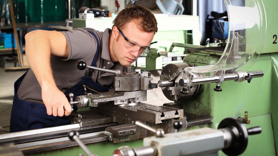 Jugendliche und Auszubildende sind engagiert - aber die Bewerberzahlen für Jugend- und Auszubildendenvertretungen nehmen ab. Foto: ehrenberg-bilder - fotolia 