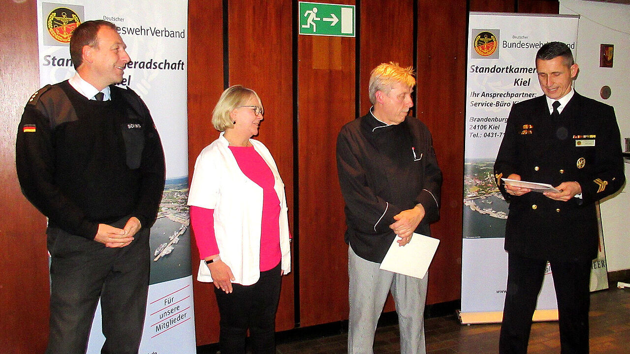 v.l. Sommer Regina Schlüter, Günter Schlüter und Sirock. Foto: DBwV/LV Nord