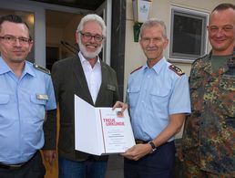 Generalleutnant Martin Schelleis, Inspekteur der Streitkräftebasis, wurde für seine 40-jährige Treue zum DBwV geehrt Foto: StoKa Bonn