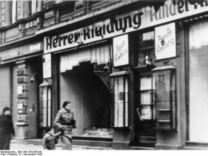 Im November 1938: Ein zerstörtes jüdisches Geschäft in Magdeburg. Foto: Bundesarchiv