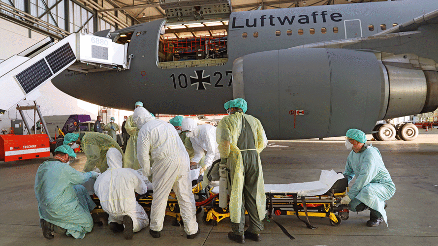 Ankunft italienischer Covid-19-Patienten in Deutschland: In der Krise haben die europäischen Streitkräfte grenzüberschreitende Hilfe geleistet. Foto: Bundeswehr/Sandra Herholt