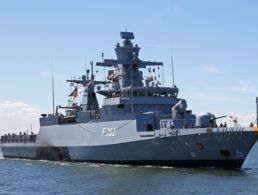 In Missionen wie UNIFIL bewährt: Die Korvette "Erfurt" läuft nach ihrem Einsatz wieder im Marinestützpunkt Warnemünde ein. Foto: Bundeswehr/Björn Wilke